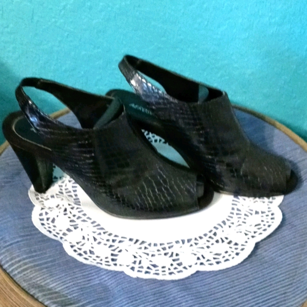 Women's shoes